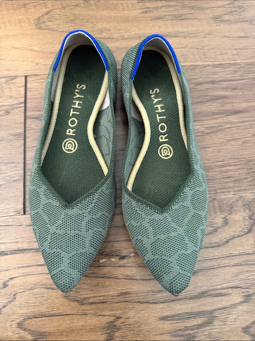 Rothy’s The Point Flats in Safari Green Giraffe Print - Size 8